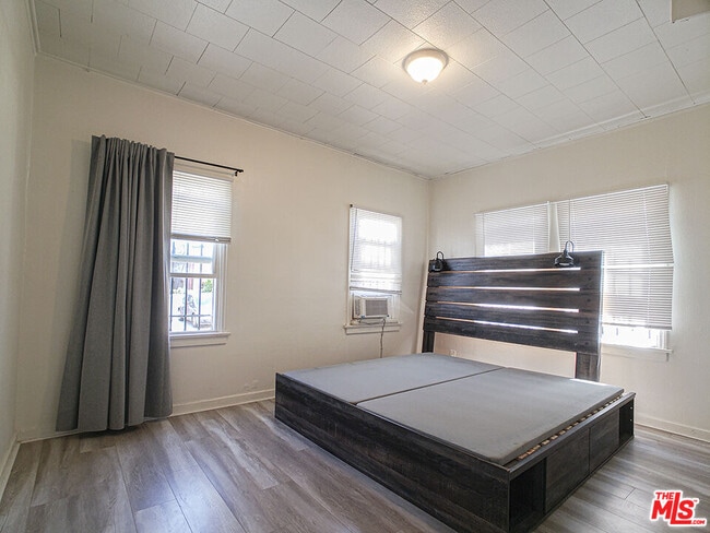 Building Photo - 336 S Wilton Pl