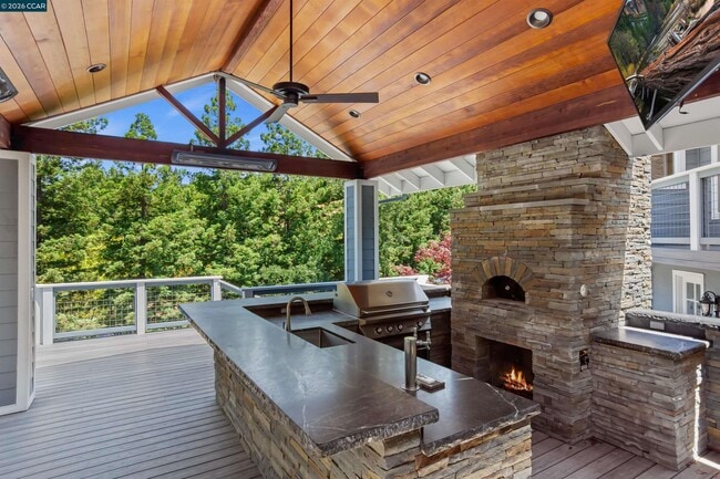 Building Photo - 2324 Saddleback Dr