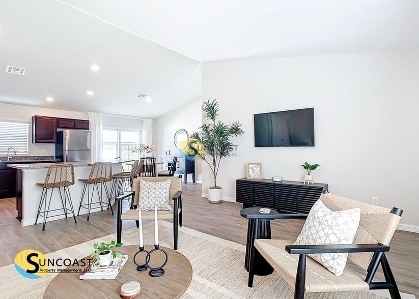 Building Photo - 1098 Bristol St