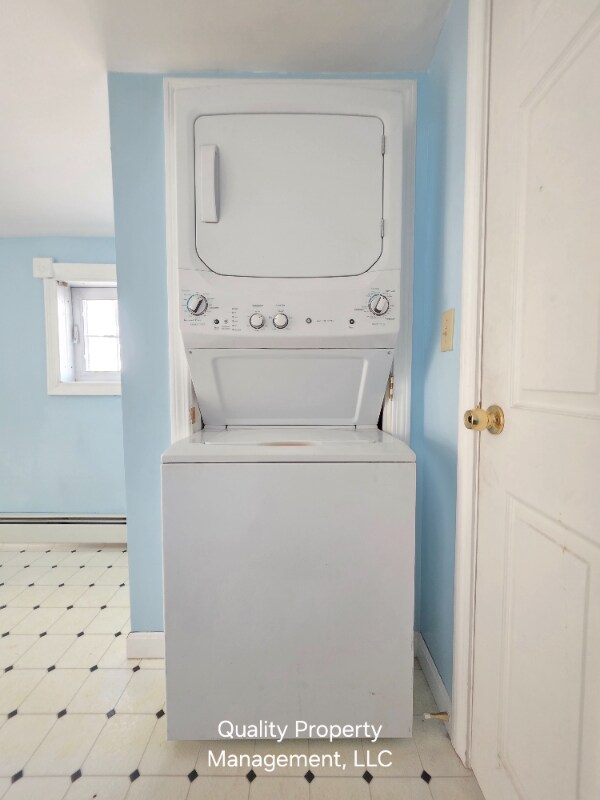 Building Photo - 208 Grove St