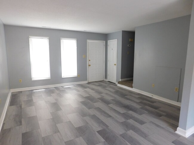 Building Photo - 1104 Karen Dr