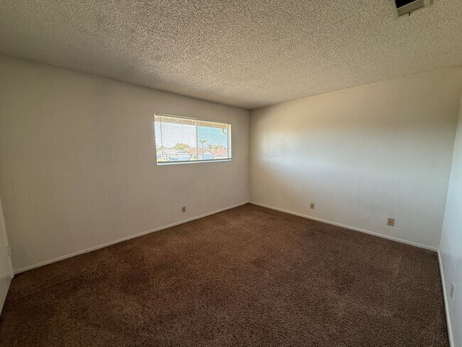 Building Photo - Large Two Story Condo with Two Car Detache...