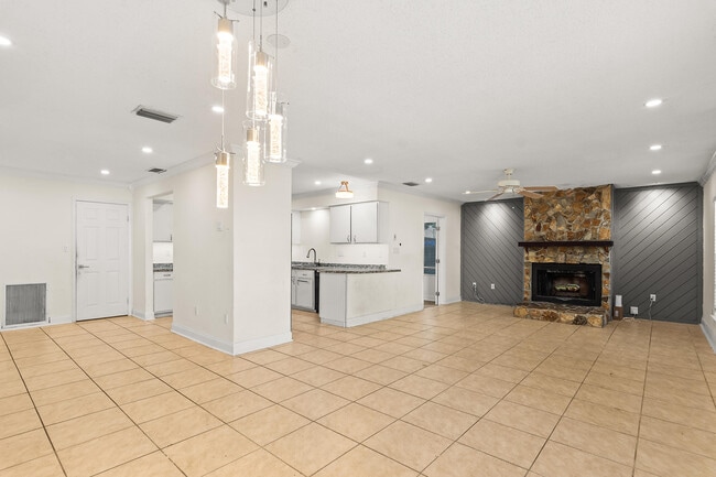 Building Photo - 3215 1st Pl