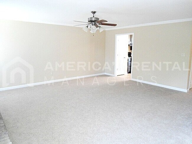 Building Photo - DEPOSIT PENDING Wonderful Town Home in Gardendale, AL... COMING SOON!