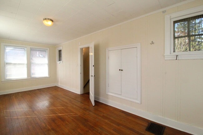 Building Photo - 2 Bedroom 1 Bath Home In Westport