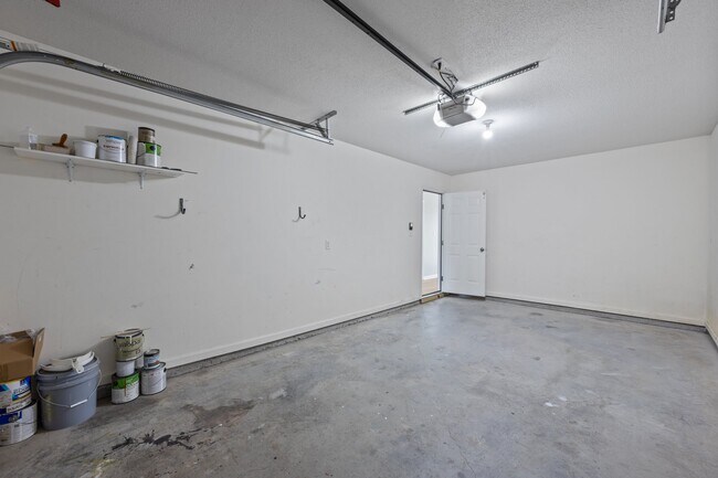 Building Photo - 208 Jessie Cir