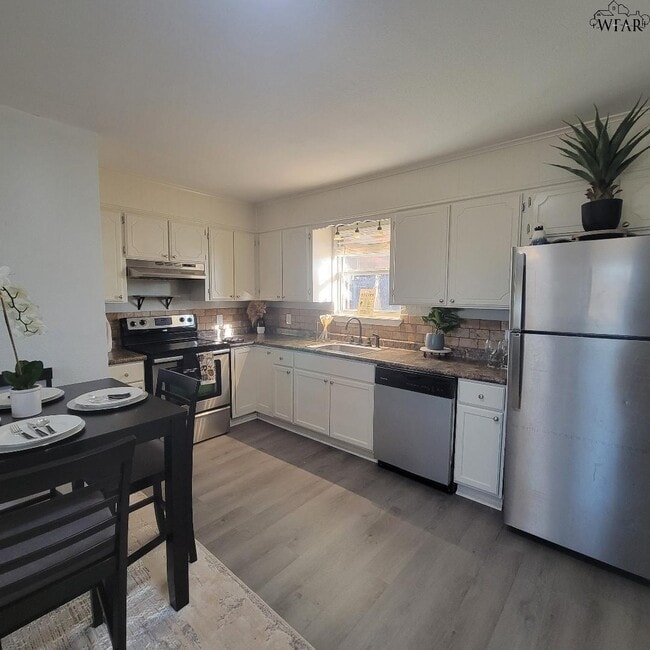 Building Photo - 1309 Harvey Dr