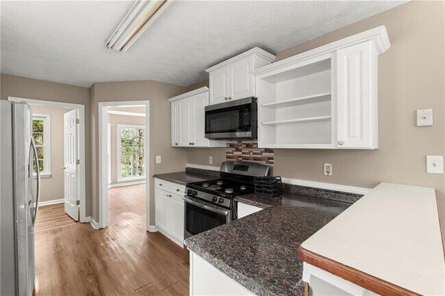 Building Photo - 16 Valleyside Dr