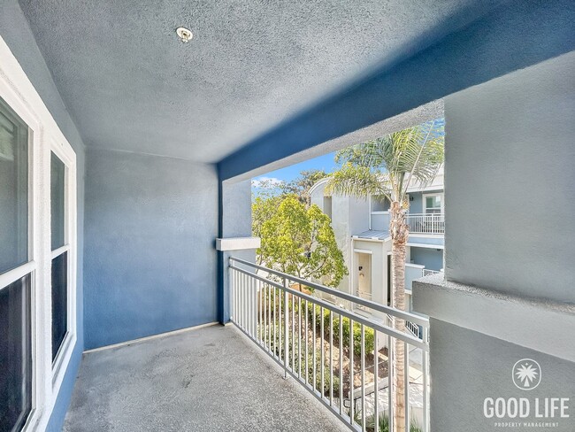 Building Photo - Stunning 2BD/2BA w/ In-Unit Laundry and Attached Garage in Midway District!
