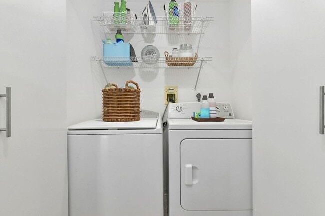 Building Photo - 4 Canal Park