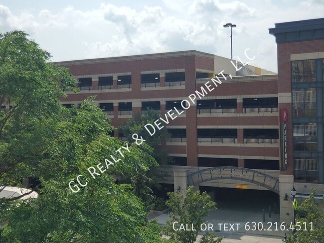 Building Photo - 10 S Dunton Ave