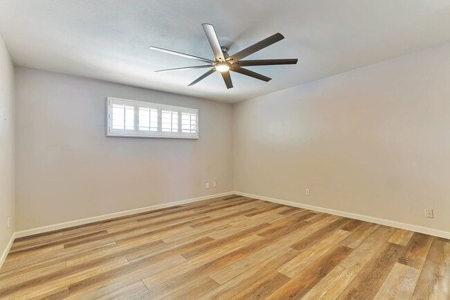 Building Photo - Spacious 6-Bedroom Pool Home Near ASU with 2-Car Garage