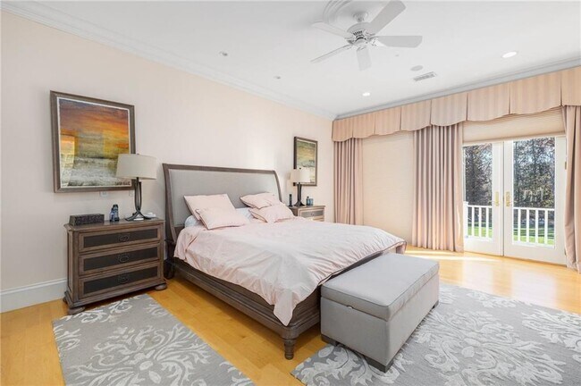 Building Photo - 524 Tillinghast Rd