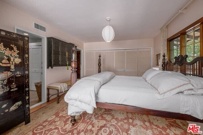 Building Photo - 3266 Mandeville Canyon Rd