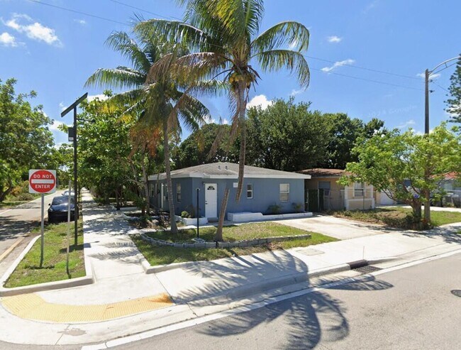 Building Photo - 1501 N Andrews Ave