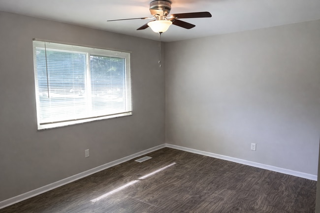 Building Photo - 2656 W 60th St