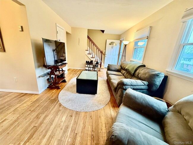 Building Photo - 22 Van Wicklen Ct