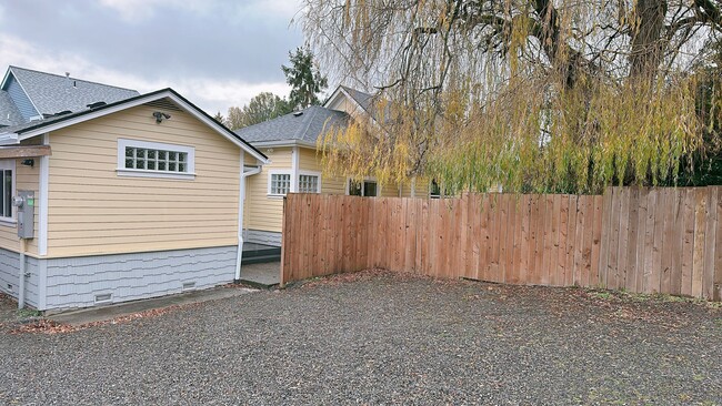 Building Photo - Available early Jan! Newly updated 4 bdrm/...