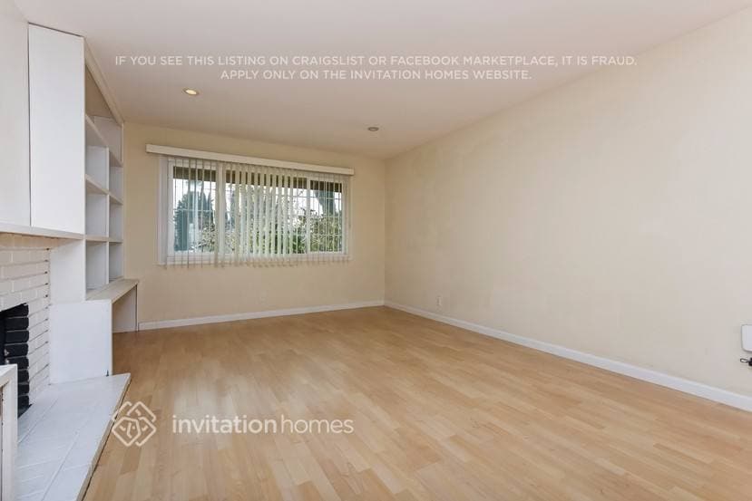 Building Photo - 274 Redwing St