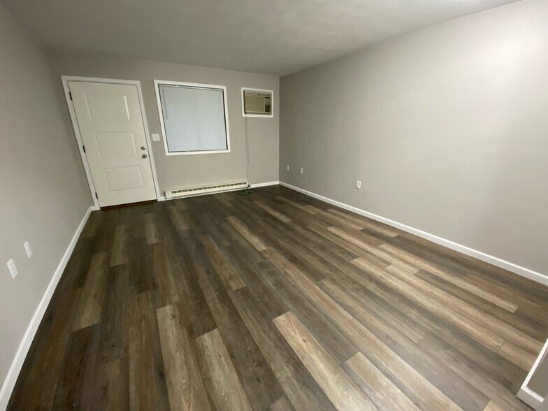 Primary Photo - 410 Johnson St