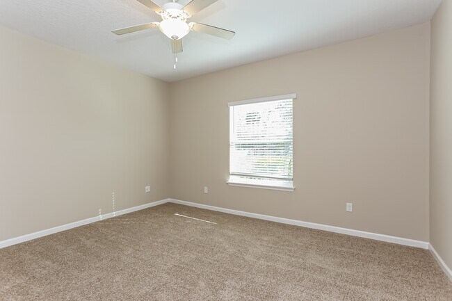 Building Photo - 2180 Sequoia Ct