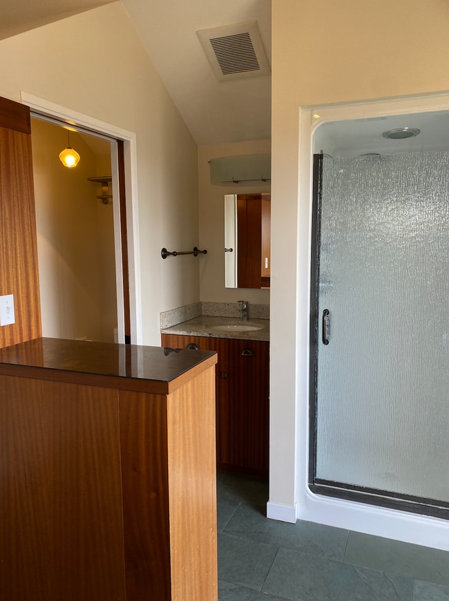 Building Photo - Beacon Hill Guest Cottage