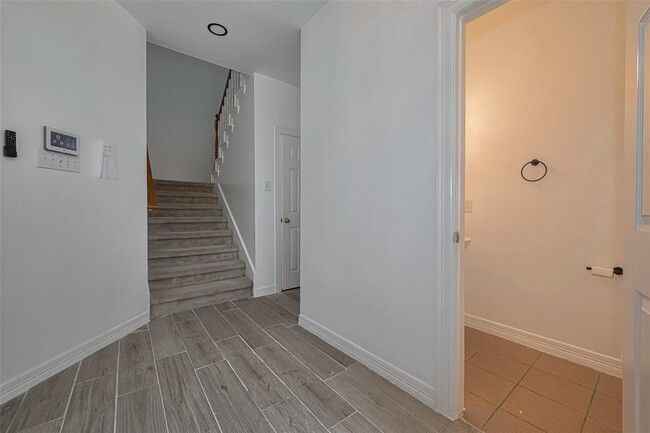 Building Photo - 4160 Greystone Way
