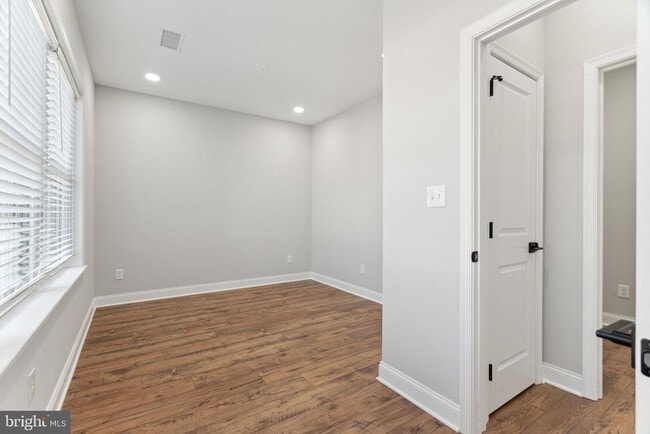 Building Photo - 48 Evergreen Ln