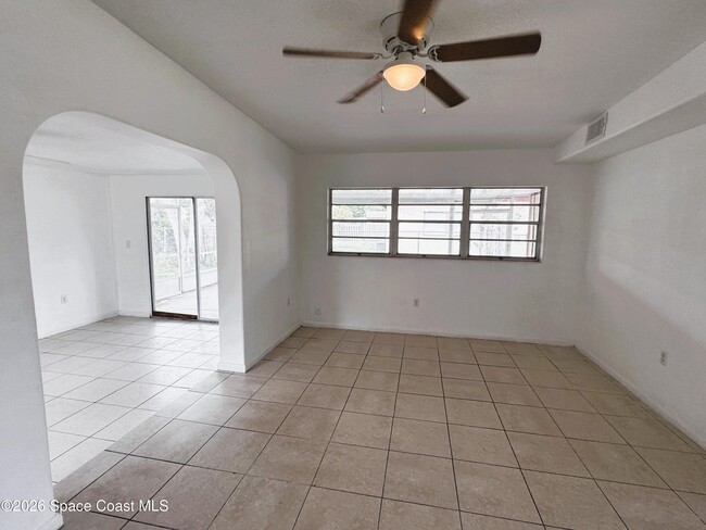 Building Photo - 305 Edinburgh Dr