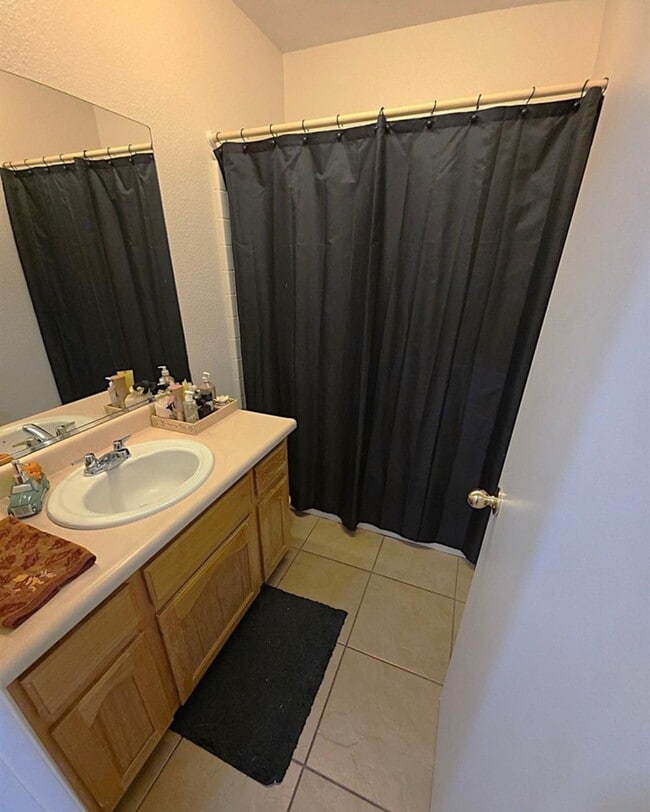 Building Photo - 406 Calle De La Vina