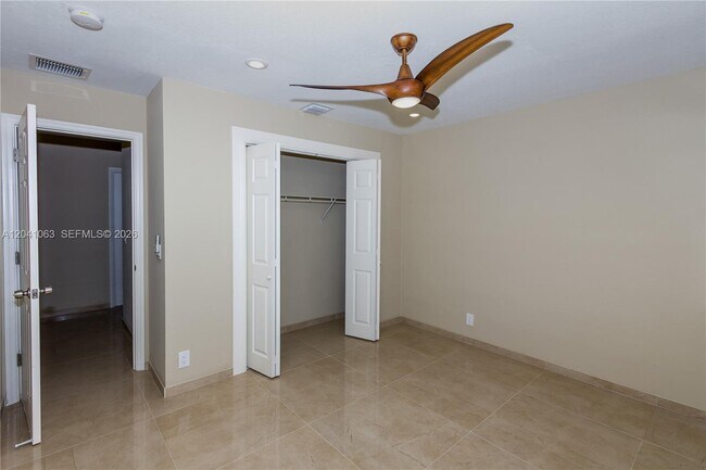 Building Photo - 16641 Royal Poinciana Dr