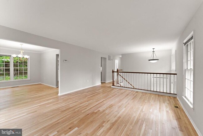 Building Photo - 2660 Oakton Glen Dr