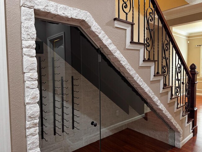 Building Photo - 3257 Lester Ave