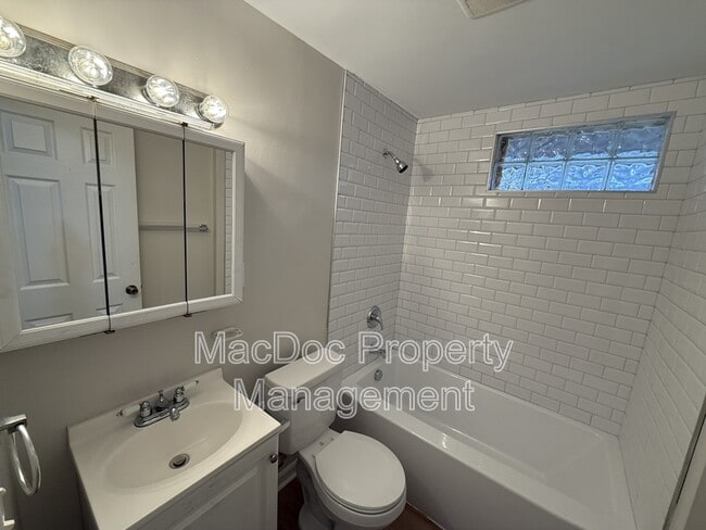 Building Photo - 900 Lakeview Pkwy