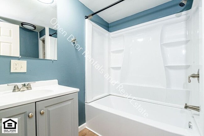 Building Photo - 1703 Sprott St