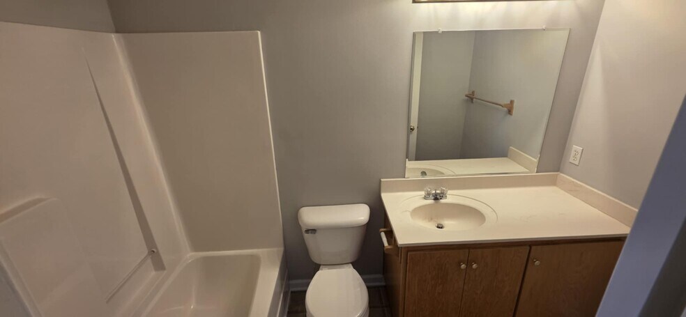 Building Photo - 126 Candle Ct