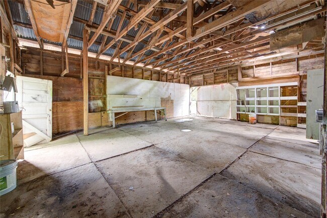 Building Photo - 808 TX-393 Loop