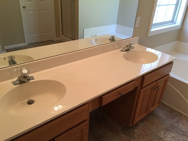 Building Photo - 34 Old Farm Rd