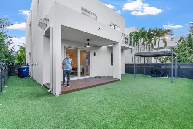 Building Photo - 10373 NW 68th Terrace