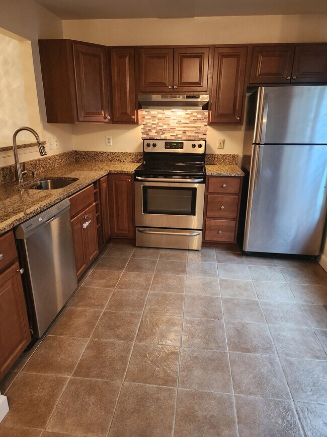 Building Photo - 2804 Lindesfarn Terrace