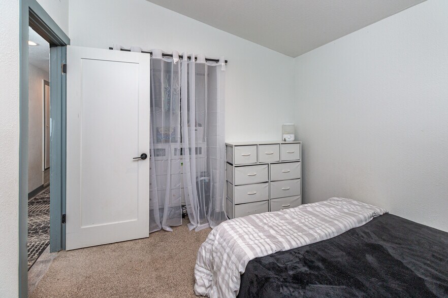 Bedroom 2 - 27222 Plumwood Ave