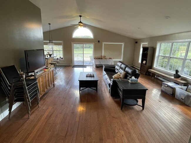 Building Photo - 67 Graham Rd