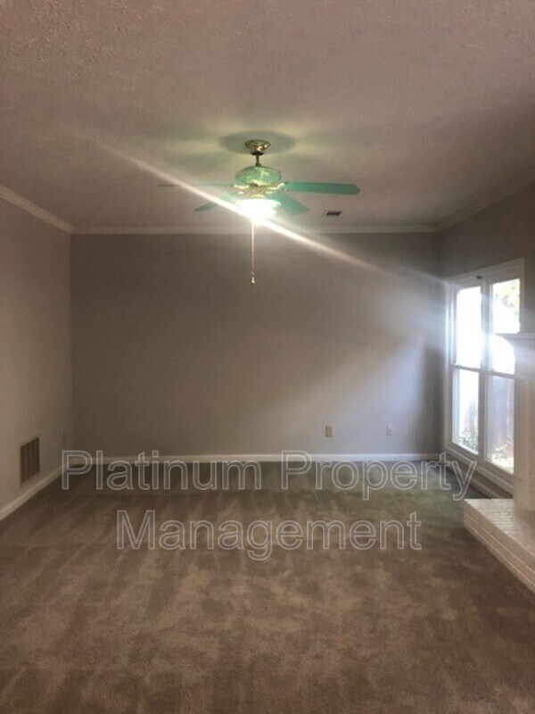 Building Photo - 740 Trellis Pond Ct