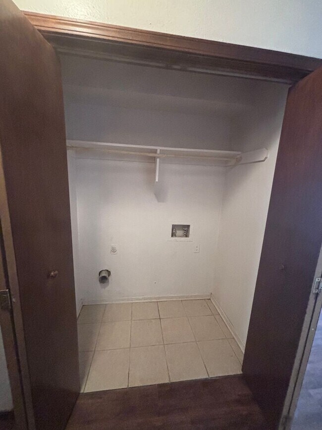 Building Photo - Cute 2 bed, 2 bath duplex in Noble, OK