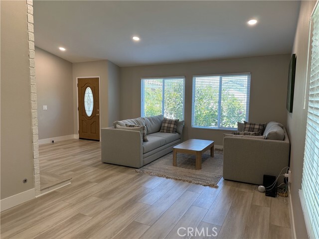 Building Photo - 916 Clear Creek Canyon Dr