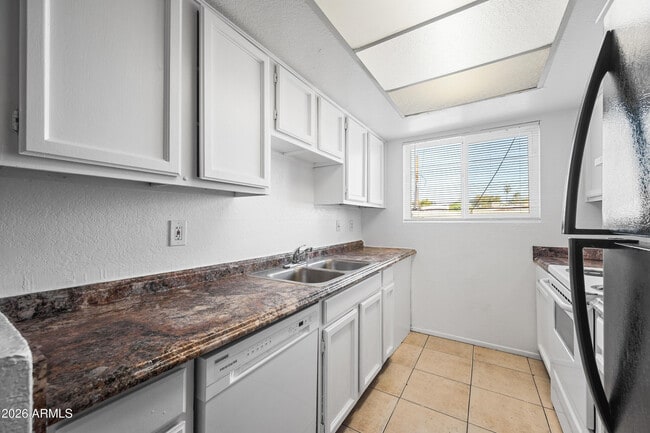 Building Photo - 1815 N Spring