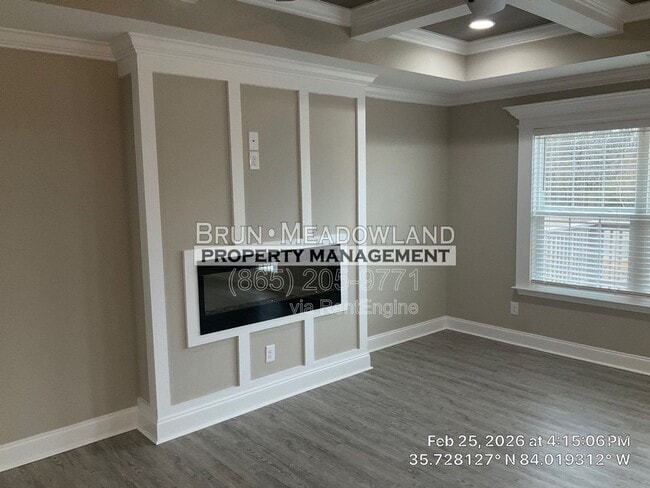 Building Photo - 3869 Doral Dr