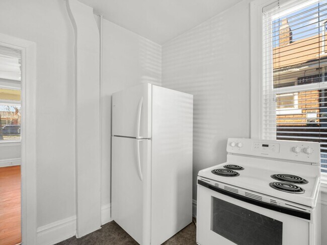 Building Photo - Ken-355 S 300 E, Provo UT 84606