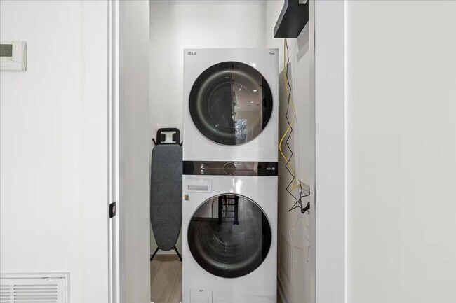 Building Photo - 1319 Anderson St