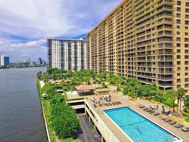 Building Photo - 290 174th St St